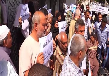 رابطة المتضررين تمهل بنك فلسطين أسبوعا لإعادة تفعيل حسابات الجمعيات الخيرية - 26 - 5 - 2015 - فاتن الصالح