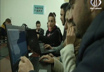 مشروع لتعليم اللاجئين البرمجة أملاً في استعادة حياتهم - قتيبة الصالح 