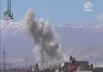 داعش يخطف أكثر من 75 مواطناً في مخيم اليرموك والغوض يلف مصيرهم – 4 – 4 – 2015 – لبيبة شريفة