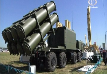 وفد عسكري ايراني يوقع اتفاقية تسلم منظومة أس 300 المضادة للطائرات - 25 - 8 - 2015 - عماد درويش