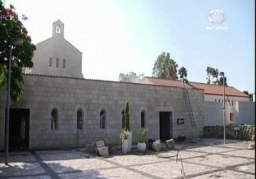 مستوطنون يضرمون النار في كنيسة الخبز والسمك  في طبريا – 18 – 6 – 2015 – نور الزمان شوقي