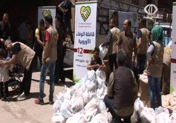 استمرار تقديم المساعدات الانسانية لأهالي مخيم اليرموك جنوبي دمشق – 6 – 5 – 2015 – رنا البجيرمي
