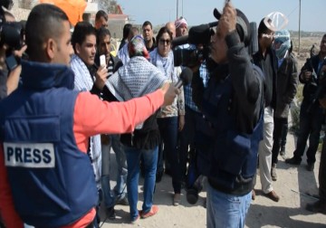 الاحتلال يواصل مهاجمة الصحافيين ووسائل الاعلام الفلسطينية - 20 - 7 - 2015 - فاطمة عبد الجواد