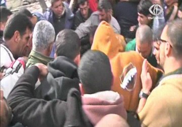 بيت أمر تودع شهيديها الأسير المحرر جعفر عوض وابن عمه زياد  - 11 – 4 – 2015 – محمد المدهون