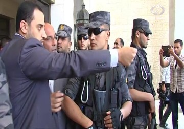 الوفد الوزاري يغادر قطاع غزة بعد فشل الجهود الفصائلية لجسر الهوة مع حركة حماس – 20 – 4 – 2015 – محمد المدهون