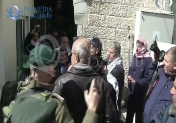 الاحتلال يقمع مسيرة مطالبة برفع الإغلاق عن المدينة - آمنة الأشقر 