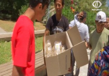 نحو 400 مهاجر أفغاني يعيشون في خيم وسط العاصمة اليونانية أثينا – 24 – 7 – 2015 – اماني عثمان