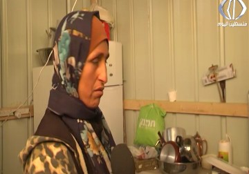 في خيمة صغيرة .. يعيش 15 فردا فيها بعد هدم الاحتلال لمنزلهم - أحمد جرادات 