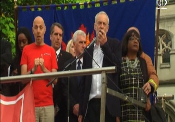 انتقادات لاذعة لزعيم حزب العمال كوربن تتهمه بـ