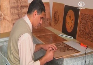 فلسطيني في مخيم جباليا بغزة يحول معملة المنزلي لمعرض فني - 4 - 12 - 2015 - فاتن الصالح