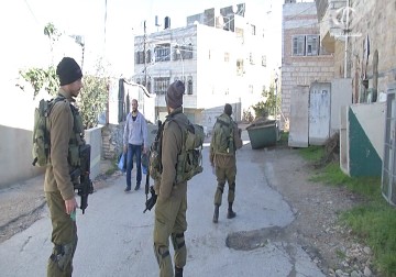 الاحتلال يعدم إبني العم مصطفى وطاهر فنون في حي تل ارميدة وسط  مدينة الخليل - 4 - 12 - 2015 - فداء نصر