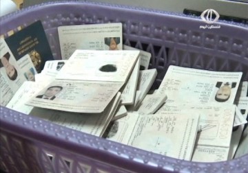 آلاف الشباب يتجمعون في طوابير في العاصمة كابول طلبا للهجرة – 24 – 8 – 2015 – أماني عثمان