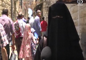 الاف الفلسطينيين توجهوا الى الحواجز العسكرية بالضفة للدخول الى الأقصى -  17 - 6 - 2016