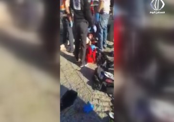 شعلة الانتفاضة تحط في باب الساهرة.. عملية طعن تصيب ضابطين في شرطة الاحتلال - أماني عثمان - 19 - 9 - 2016