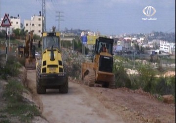 آليات الاحتلال تبدأ بعمليات تجريف تمهيدا لتوسيع مستوطنة بيت ايل على أراضي مدينة البيرة – 22 – 3 – 2015 - جهاد بركات.