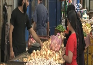 إحالة 3 تجار في الضفة الغربية المحتلة إلى النيابة العامة لتلاعبهم بالسعر المحدد من الوزارة - 24 - 6 - 2015 - نور الزمان شوقي