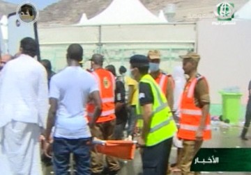 وفاة مئات الحجاج في حادث تدافع بمشعر منى خلال توجههم لرمي الجمرات  - 24 - 9 - 2015 - محمد المدهون