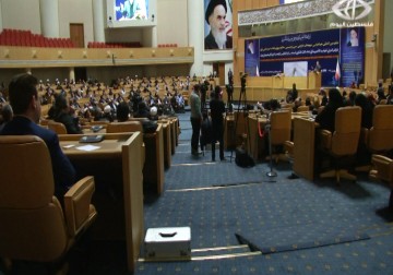 وفود فلسطينية مختلفة تشارك في فعاليات إحياء الذكرى الـ36 لانتصار الثورة الإيرانية - 10 - 2 - 2015 - محمد سليمان