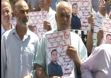 وقفة احتجاجية في الخليل للمطالبة باسترداد جثامين الشهداء - باسل الطناني - 23 - 7 - 2016