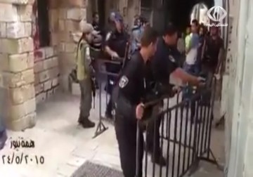 قوات الاحتلال تغلق مدخل سوق القناطين المؤدي لساحات المسجد الأقصى – 24 – 5 – 2015 – امتثال هنداوي