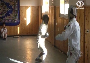 شباب الأمعري في رام الله ينظم بطولة الصداقة الفلسطينية البولندية في المبارزة - 11 - 9 - 2015 - ولاء عايش