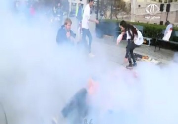 مشهدية تمثيلية أمام مقر البرلمان النرويجي تعكس أجواء حرب غزة – 4 – 4 – 2015 – فاطمة عبد الجواد