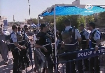 الاحتلال يفرض قيودا على المصلين في الجمعة الثالثة من شهر رمضان - 3 - 7 - 2015 - نور الزمان شوقي