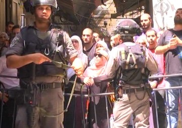 إسرائيل تغلق المسجد الأقصى وتعتدي على المصليين الفلسطينيين - 26 - 7 - 2015 - إسراء سلهب