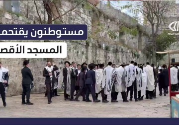 مستوطنون يقتحمون المسجد الأقصى المبارك بحماية شرطة الاحتـ.ـلال ويؤدون طقوسا تلمودية في ما يسمى عيد "الأسابيع اليهودي"