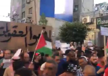 تقرير| الالاف يشاركون في مسيرة منددة بالعقوبات المفروضة على قطاع غزة 