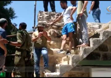 تقرير | مستوطنون يهاجمون منزل المواطن يوسف العزة أثناء نشاط تطوعي في المنزل