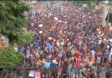 تقرير | مسيرة طلابية بالعاصمة دكا للمطالبة بتحسين وسائل السلامة العامة على الطرق 