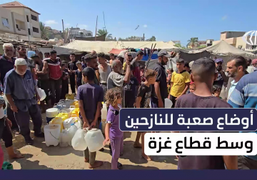 معاناة النازحين في مخيمات وسط القطاع في الحصول على المياه المحلّاة