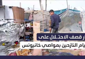 مصابون بقصف مسيرة إسرائيلية خيمة تؤوي نازحين غرب مواصي خانيونس جنوب قطاع غزة