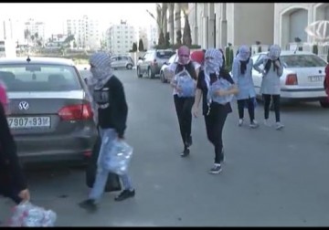 مبادرة طالبات مدارس لمساعدة المتظاهرين على نقاط التماس – 20 – 10 – 2015 – جيهان عوض  