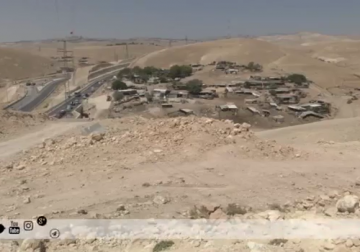 تقرير | محكمة الاحتلال تعلق أوامر الهدم في خان الأحمر حتى البث في القضية