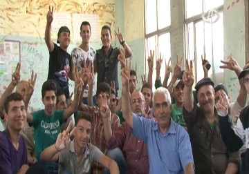 خمسة وستين طالبا وطالبة من مخيم اليرموك يتقدمون للإمتحانات الثانوية العامة والجامعية – 5 – 6 – 2015 – نورا المشهراوي