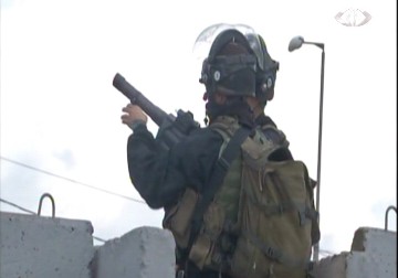 تقرير حقوقي يشير إلى قمع الاحتلال لحرية التعبير والتنقل خلال حرب غزة  - 10 - 12 - 2014 - زينب جمول