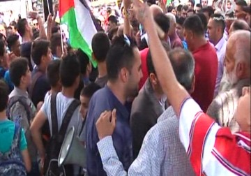 مئات المعلمين والطلبة يتظاهرون في مدن الضفة نصرة للقدس والأقصى – 21 – 09 – 2015 – أمون الشيخ