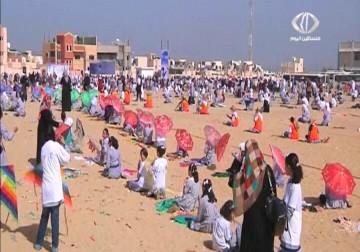 طلاب الأونروا في غزة يطلقون مئات الطائرات الورقية تضامنا مع الشعب الياباني في ذكرى تسونامي – 9 – 3 – 2015 – هادي خزعل