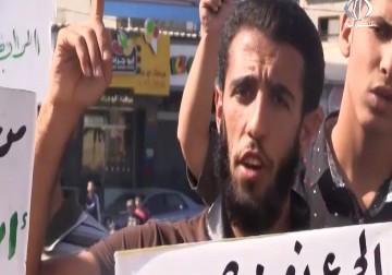 وقفة تضامنية مع الأسيرين المضربين عن الطعام على دوار النجمة وسط رفح جنوب غزة - زياد أبو غزالة - 10 - 11 -2016