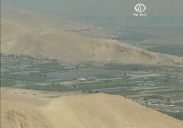 مستوطنون في الأغوار ينقلون نشاطهم الزراعي إلى الجانب الأردني في ظل غياب الرقابة الرسمية - 22 - 2 - 2014 - أيهم السهلي