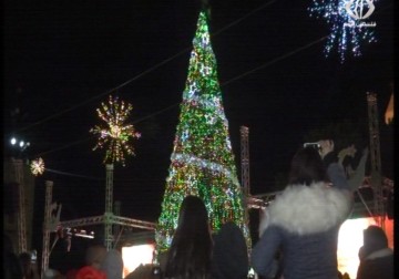 إضاءة شجرة الميلاد في بيت لحم مع انحسار مشاهد الفرح احتراما لشهداء الانتفاضة – 07 – 12 – 2015 – فداء نصر