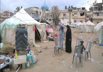 مشردو الحرب في قطاع غزة يبحثون عن حلول بديلة لتجنـب القيود الإسرائيلية المفروضة على القطاع – 20 – 2 – 2015 – فاطمة ابراهيم