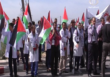 نقابة الأطباء الفلسطينيين يعتصمون احتجاجا على انتهاكات الاحتلال بحق الاجهزة الطبية - 13 - 10 - 2015 - جهاد بركات
