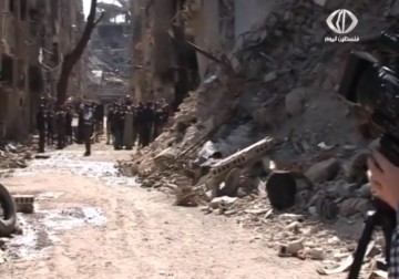 شارع مخيم اليرموك الرئيس بات خاويا في ظل الأزمة بعد أن كان سوقا تجاريا كبيرا  - 29 – 3 – 2015 – سعدي أبو شعيرة  