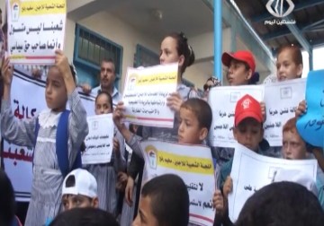 أهالي وطلاب رفح يحتجون على تقليصات خدمات الأونروا للاجئين - 4 - 8 - 2015 - نور الزمان شوقي