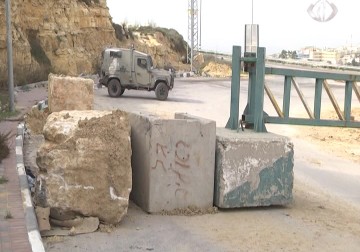 قوات الاحتلال تغلق مداخل بلدة بيت عوا قضاء مدينة دورا جنوب الخليل - 17 - 11 - 2015 - فداء نصر