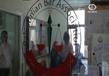 المحامون المعتصمون داخل مقر النقابة في رام الله يخوضون اضرابا عن الطعام احتجاجا على نتائج الامتحانات – 3 – 6 – 2015 – لبيبة شريفة