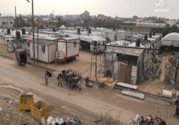 فصل الشتاء تحول إلى هاجس لسكان الكرافانات في بلدة خزاعة - 10 - 11 - 2015 - رمزي أبو جزر